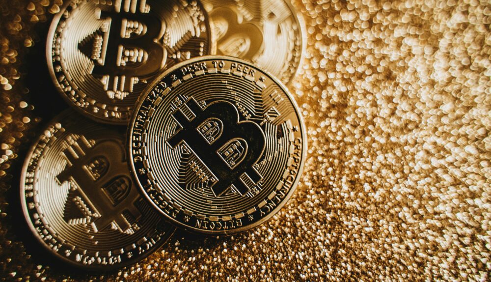 Bitcoin dispara em meio a conflitos globais.