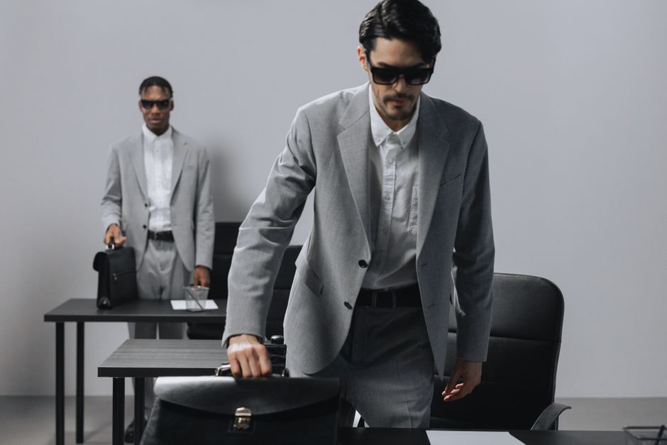 Os Homens de Preto Perseguem Mayk Leão? Teoria da Conspiração